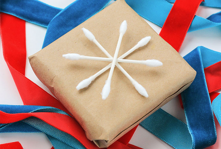 snowflake gift wrapping idea