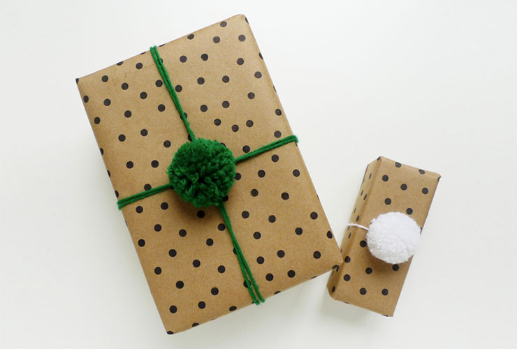 yarn gift wrapping idea
