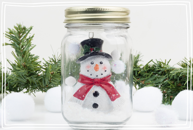 Winter Well small 4in glass jar Snow Globe