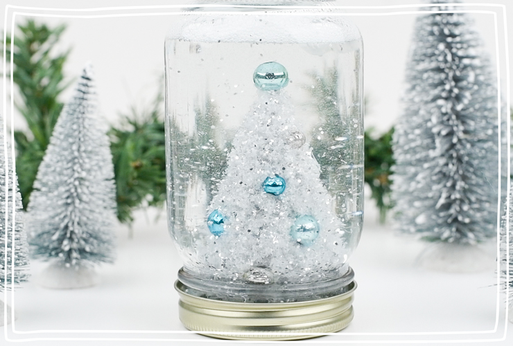 Winter Well small 4in glass jar Snow Globe