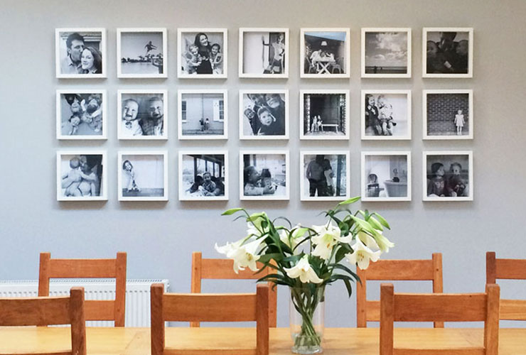 30 Family Photo Wall Ideas To Bring Your Photos Life Shutterfly - How To Decorate Living Room Walls With Family Pictures