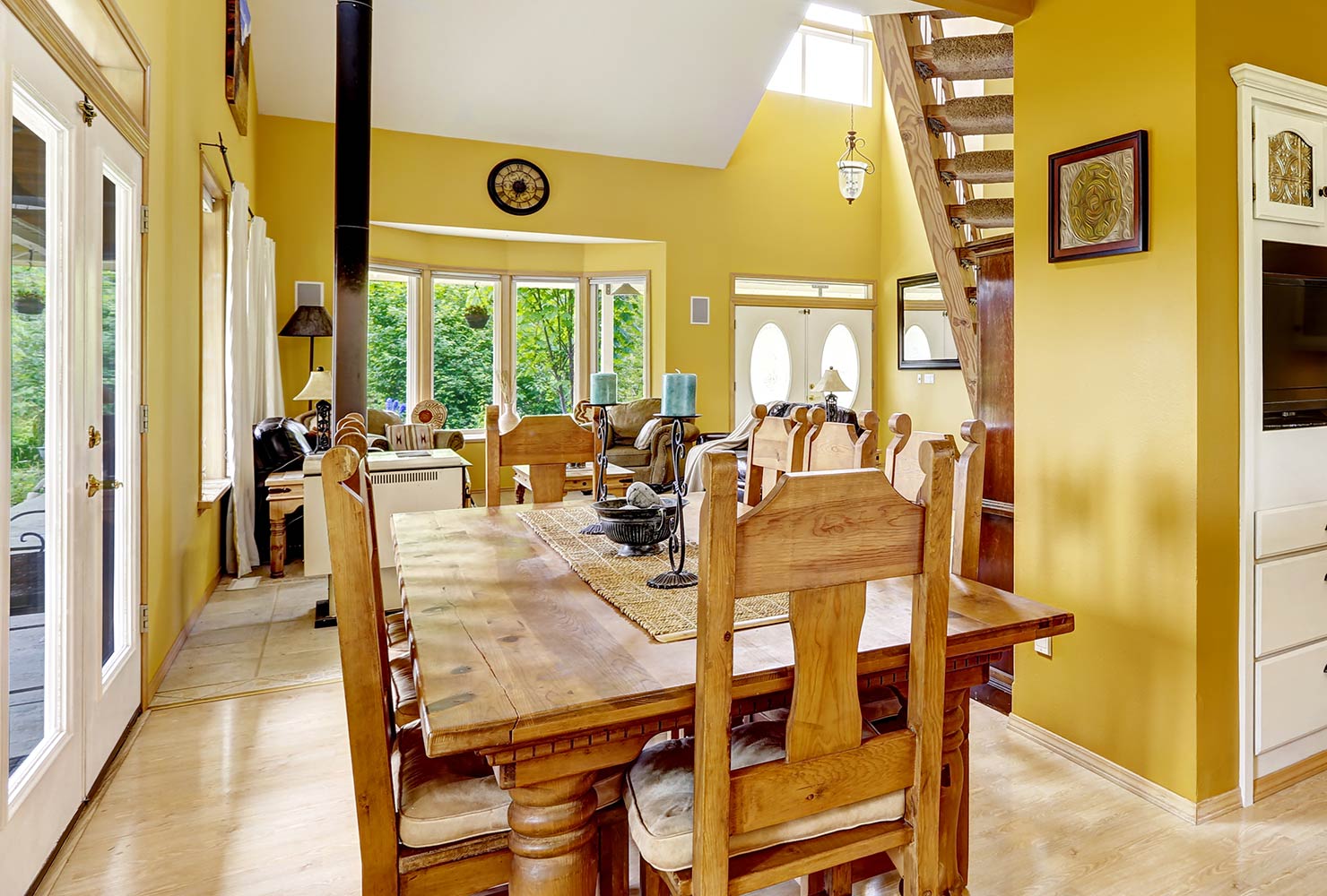 Dining Room Wall Color With Dark Baseboard